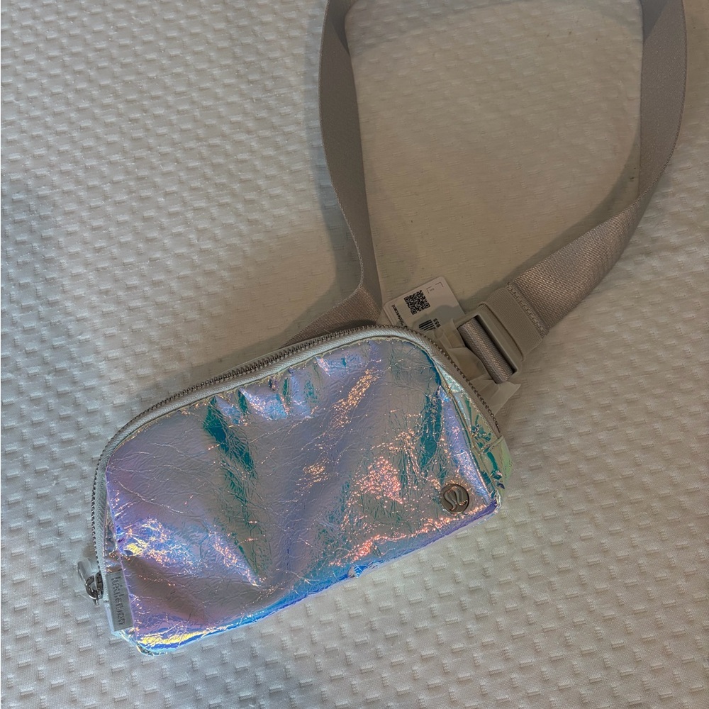 lululemon athletica Iridescent Holographic Crossbody Bag - Silver Strap - Picture 2 of 7